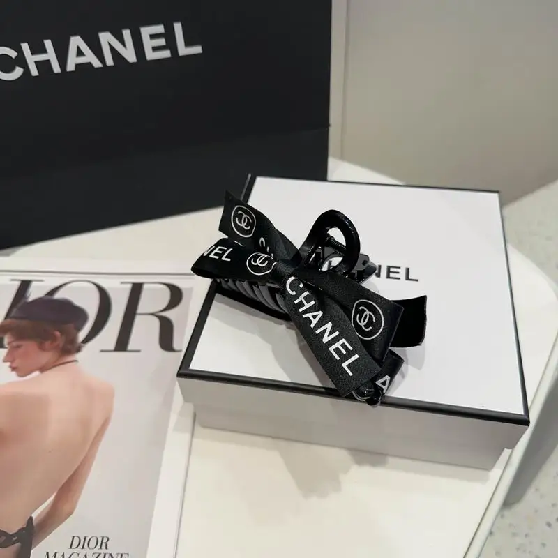 Chanel Hair Grab Clip hh25